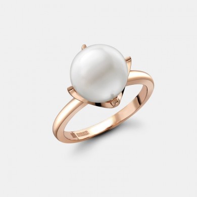 Freshwater pearl ring top view, in 9ct rose gold.
