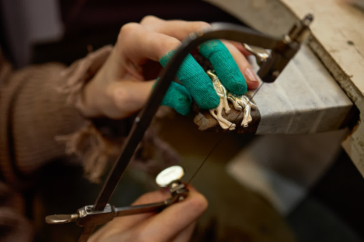Bespoke Goldsmith or Established Jewellery House? A Buyer's Guide to Choosing Who Makes Your Engagement Ring