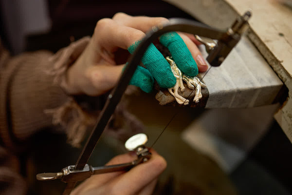 Bespoke Goldsmith or Established Jewellery House? A Buyer's Guide to Choosing Who Makes Your Engagement Ring