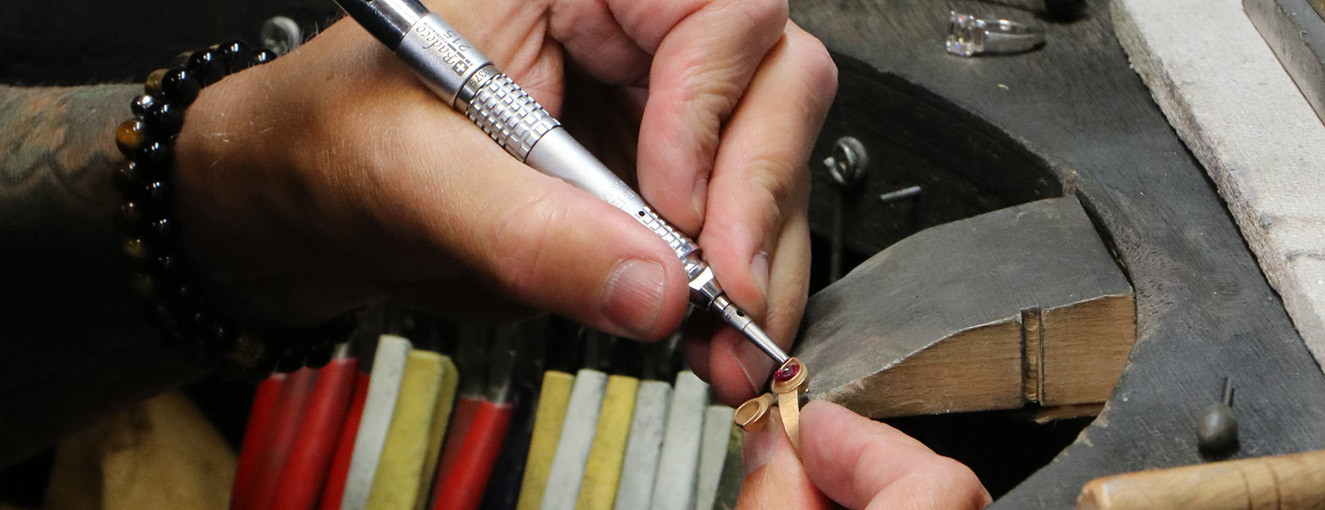 A step-by-step guide to the bespoke jewellery process